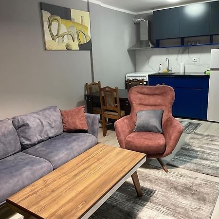 Sunny Prishtina Apartment Приштина Экстерьер фото