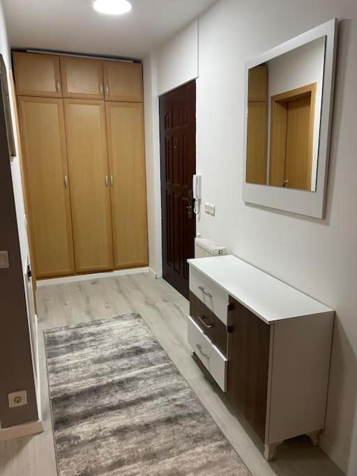 Sunny Prishtina Apartment Приштина Экстерьер фото
