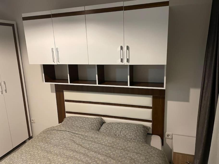 Sunny Prishtina Apartment Приштина Экстерьер фото