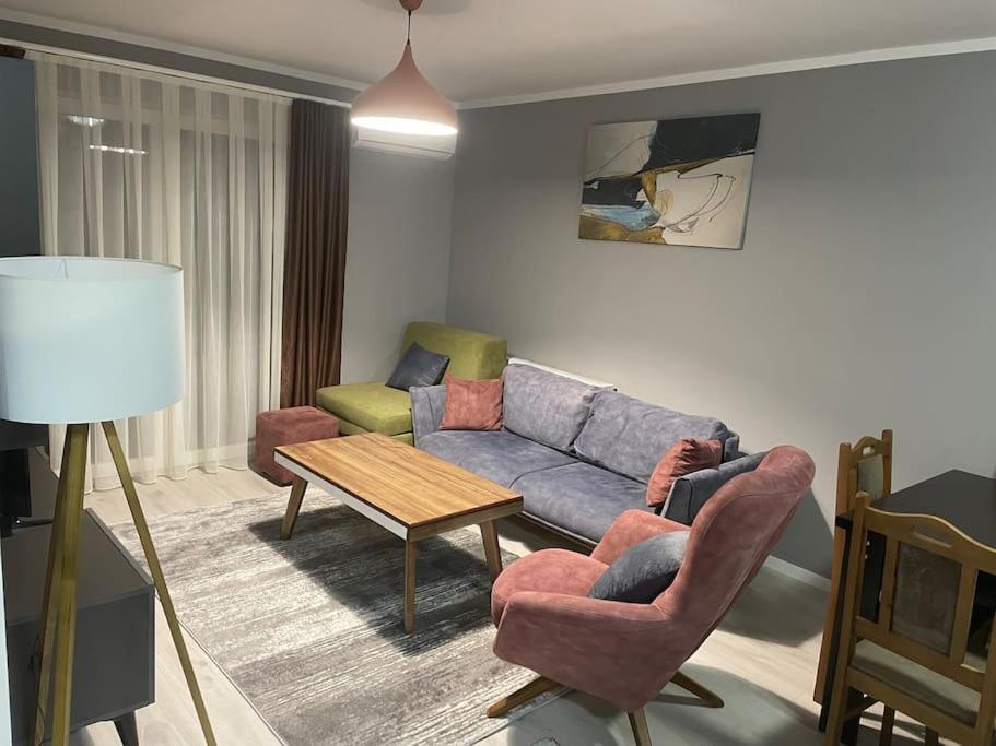 Sunny Prishtina Apartment Приштина Экстерьер фото